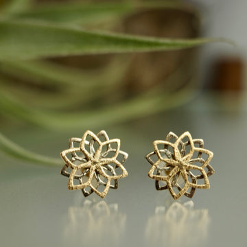 earring stud size - piccolo 